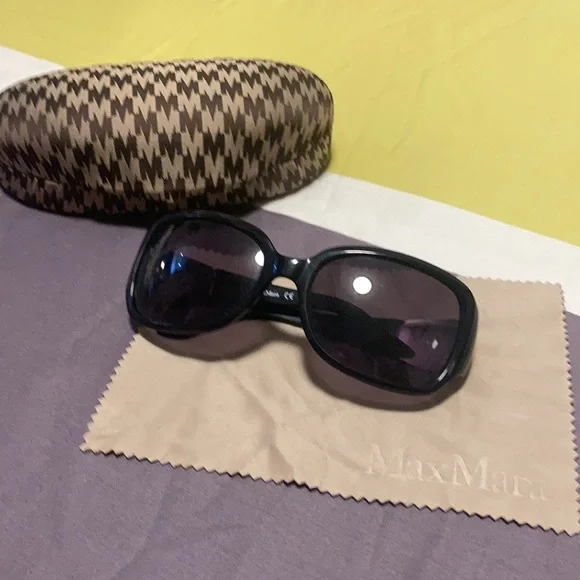 MaxMara | Accessories | Maxmara Designer Sunglasses Black  display picture 2